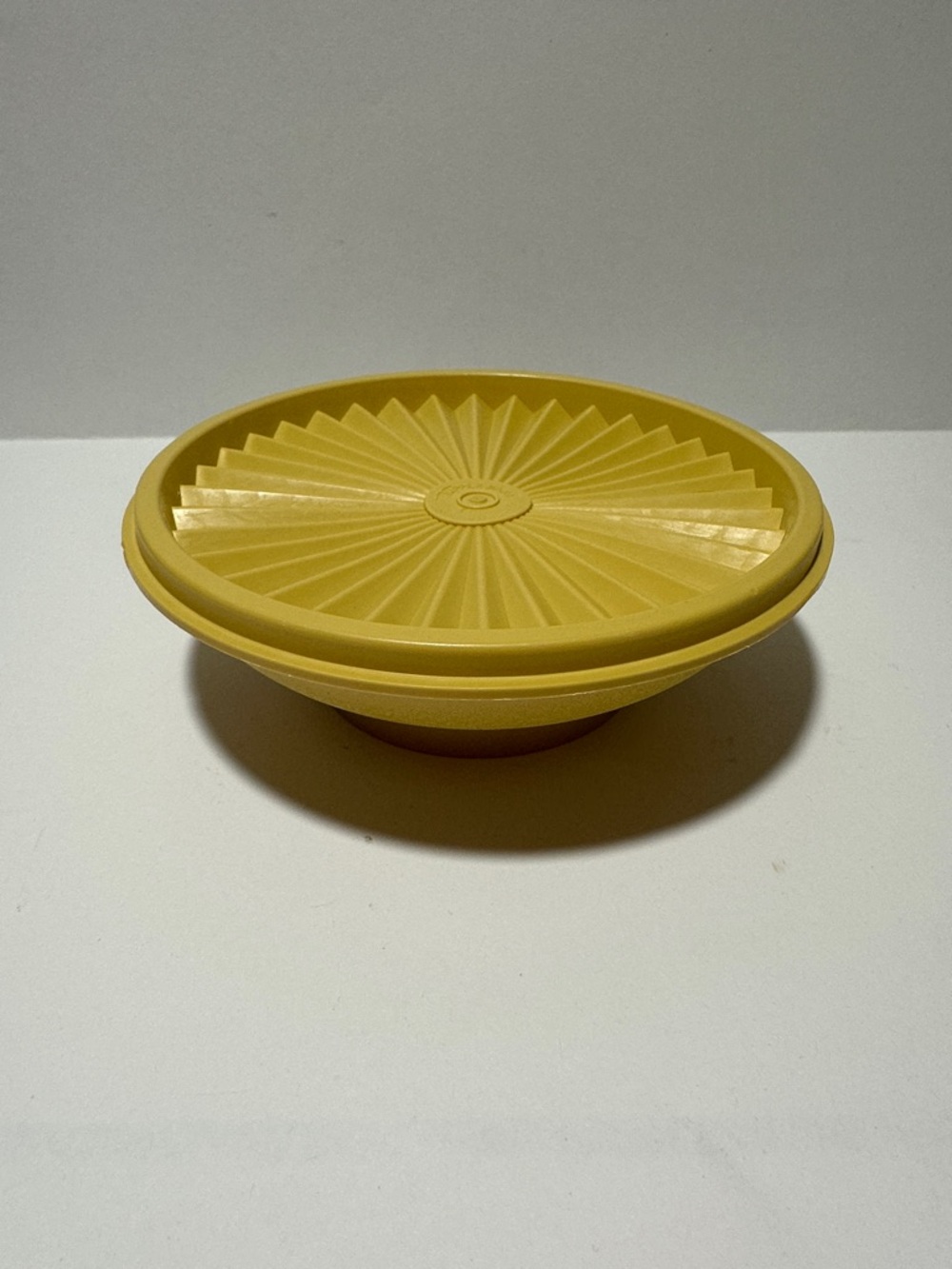 Vintage Tupperware Sunburst Yellow Salad Bowl w/ Lid 890-15 & 808-14 Retro
